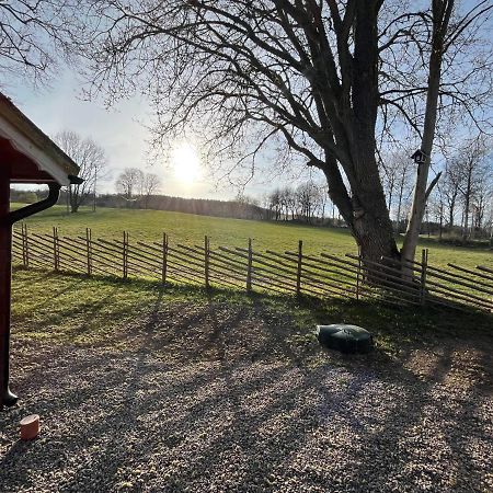 Naturskoent Boende Naera Skoevde Bagian luar foto