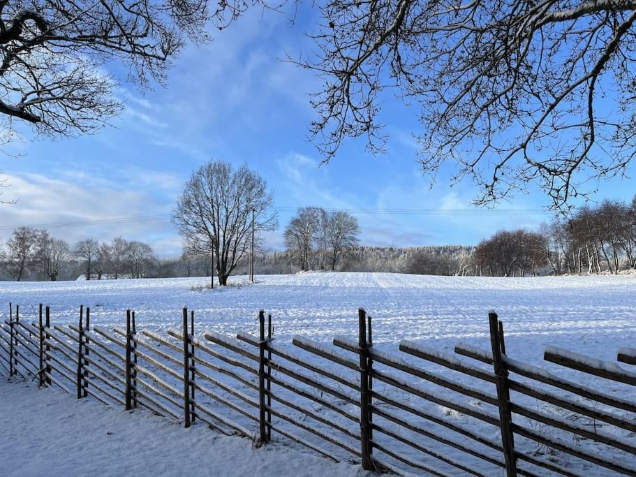Naturskoent Boende Naera Skoevde Bagian luar foto